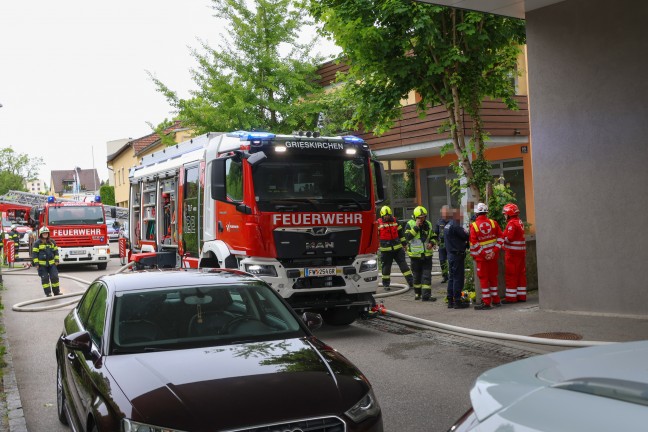 Drei Feuerwehren bei Brand in einem gr��eren Geb�ude in Grieskirchen im Einsatz