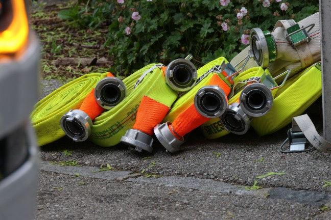 Drei Feuerwehren bei Brand in einem gr��eren Geb�ude in Grieskirchen im Einsatz