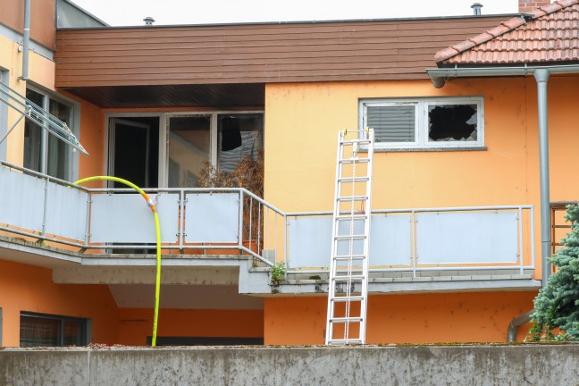 Drei Feuerwehren bei Brand in einem gr��eren Geb�ude in Grieskirchen im Einsatz