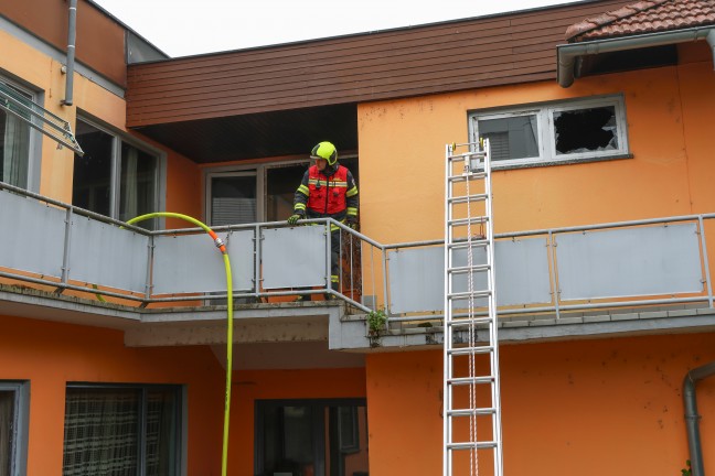 Drei Feuerwehren bei Brand in einem gr��eren Geb�ude in Grieskirchen im Einsatz