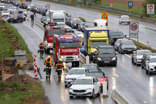 Personenrettung nach schwerem Verkehrsunfall im Baustellenbereich der Welser Autobahn bei Marchtrenk