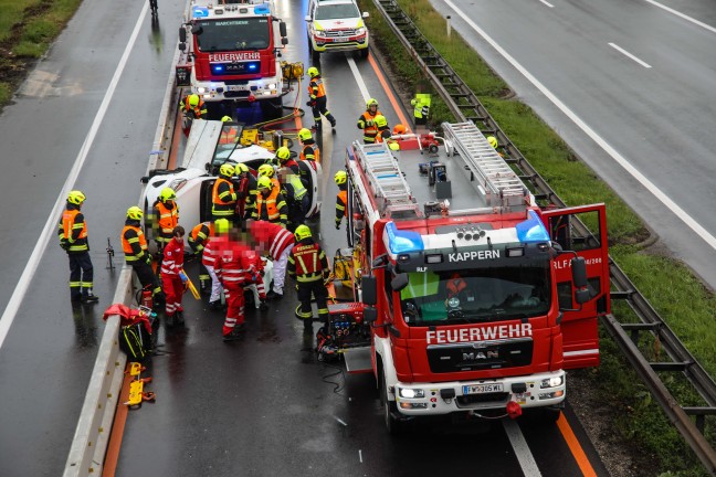 Personenrettung nach schwerem Verkehrsunfall im Baustellenbereich der Welser Autobahn bei Marchtrenk