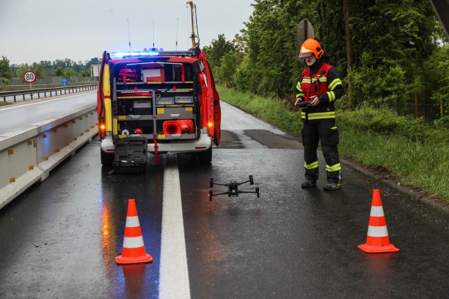Personenrettung nach schwerem Verkehrsunfall im Baustellenbereich der Welser Autobahn bei Marchtrenk