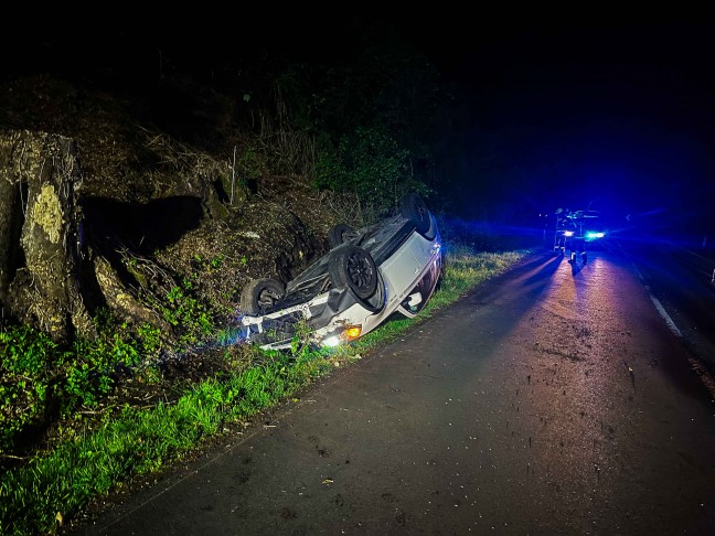 Unfalllenker erfunden: Einsatz samt Suchaktion nach n�chtlichem Auto�berschlag in Braunau am Inn