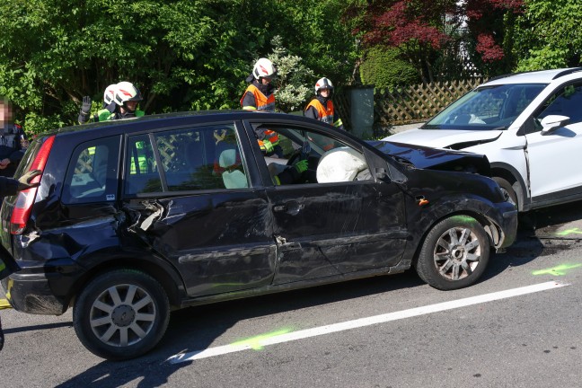 Drei Verletzte: Missgl�cktes �berholman�ver in Buchkirchen endet mit Frontalcrash zweier PKW