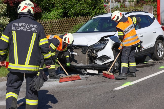 Drei Verletzte: Missgl�cktes �berholman�ver in Buchkirchen endet mit Frontalcrash zweier PKW
