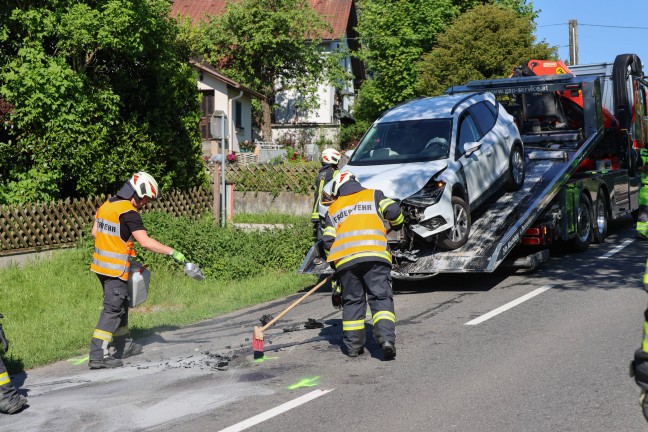 Drei Verletzte: Missgl�cktes �berholman�ver in Buchkirchen endet mit Frontalcrash zweier PKW