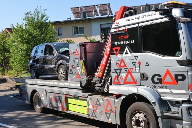 Drei Verletzte: Missgl�cktes �berholman�ver in Buchkirchen endet mit Frontalcrash zweier PKW