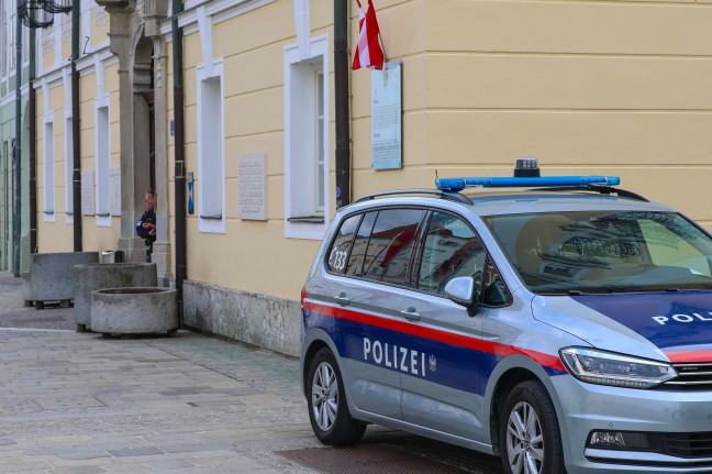 Schwer bewaffnet: Gr��erer Polizeieinsatz im Rathaus in Wels-Innenstadt sorgte f�r Aufregung