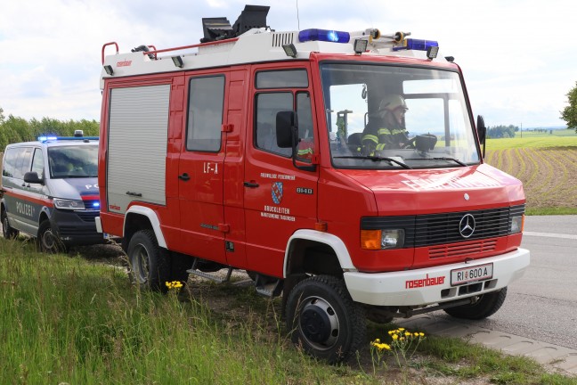 Schwer verletzt: Heftiger Kreuzungscrash zwischen PKW und Transporter in Taiskirchen im Innkreis