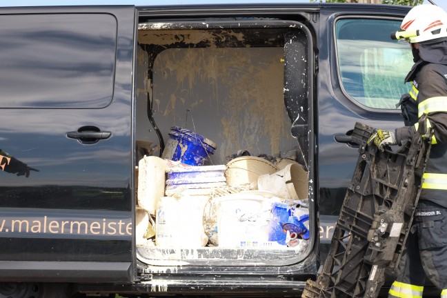 Schwer verletzt: Heftiger Kreuzungscrash zwischen PKW und Transporter in Taiskirchen im Innkreis