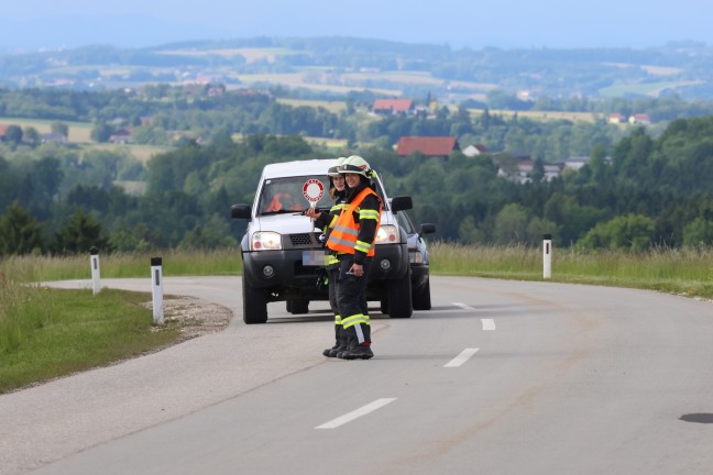 Schwer verletzt: Heftiger Kreuzungscrash zwischen PKW und Transporter in Taiskirchen im Innkreis