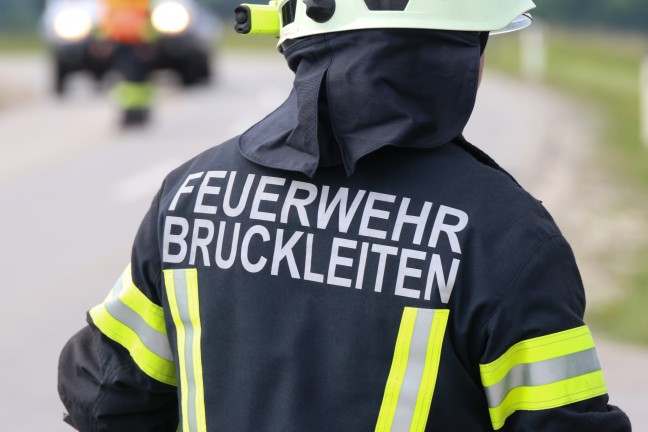 Schwer verletzt: Heftiger Kreuzungscrash zwischen PKW und Transporter in Taiskirchen im Innkreis