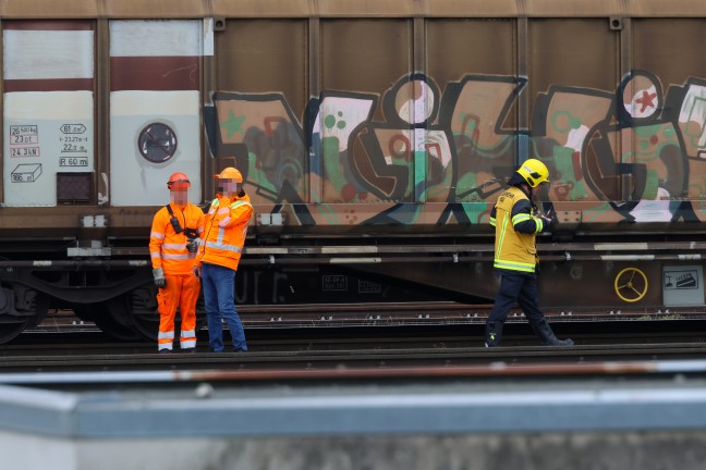Gefahrstoffeinsatz: Einsatz der Feuerwehr bei Kesselwaggon am Verschiebebahnhof in Wels-Puchberg