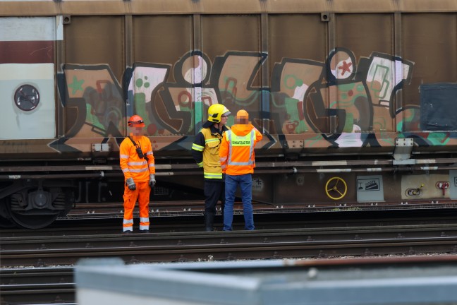 Gefahrstoffeinsatz: Einsatz der Feuerwehr bei Kesselwaggon am Verschiebebahnhof in Wels-Puchberg