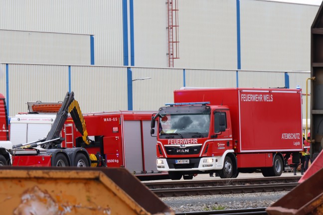 Gefahrstoffeinsatz: Einsatz der Feuerwehr bei Kesselwaggon am Verschiebebahnhof in Wels-Puchberg