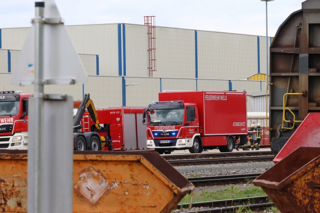 Gefahrstoffeinsatz: Einsatz der Feuerwehr bei Kesselwaggon am Verschiebebahnhof in Wels-Puchberg