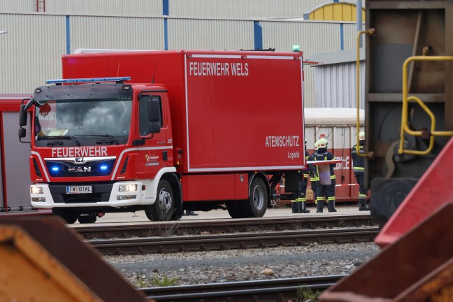 Gefahrstoffeinsatz: Einsatz der Feuerwehr bei Kesselwaggon am Verschiebebahnhof in Wels-Puchberg