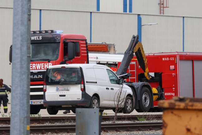 Gefahrstoffeinsatz: Einsatz der Feuerwehr bei Kesselwaggon am Verschiebebahnhof in Wels-Puchberg
