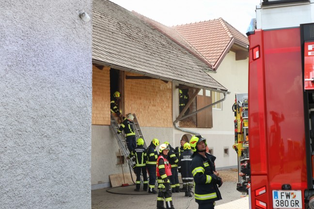 F�nf Feuerwehren bei Brand auf einem Bauernhof in Eschenau im Hausruckkreis im Einsatz