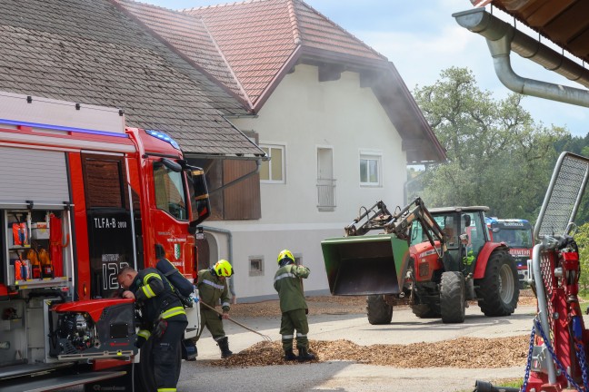 F�nf Feuerwehren bei Brand auf einem Bauernhof in Eschenau im Hausruckkreis im Einsatz