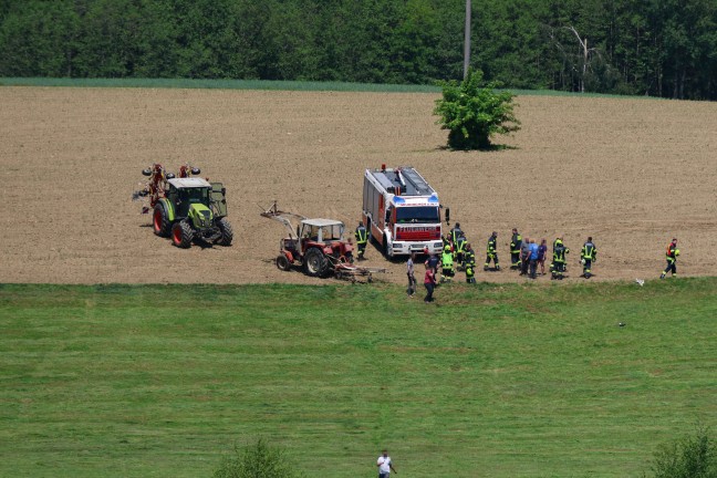 Traktor verunfallt: Einsatzkr�fte zu Personenrettung nach Neukirchen am Walde alarmiert