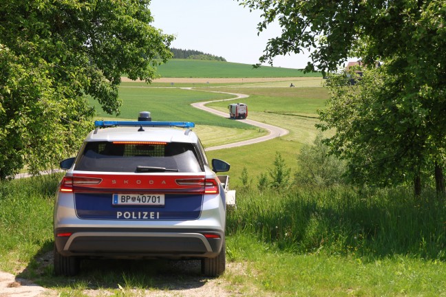 Traktor verunfallt: Einsatzkr�fte zu Personenrettung nach Neukirchen am Walde alarmiert