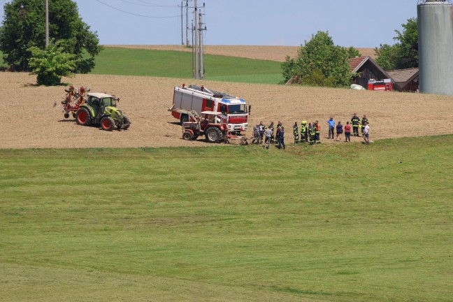 Traktor verunfallt: Einsatzkr�fte zu Personenrettung nach Neukirchen am Walde alarmiert