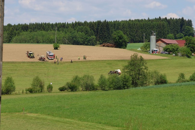 Traktor verunfallt: Einsatzkr�fte zu Personenrettung nach Neukirchen am Walde alarmiert
