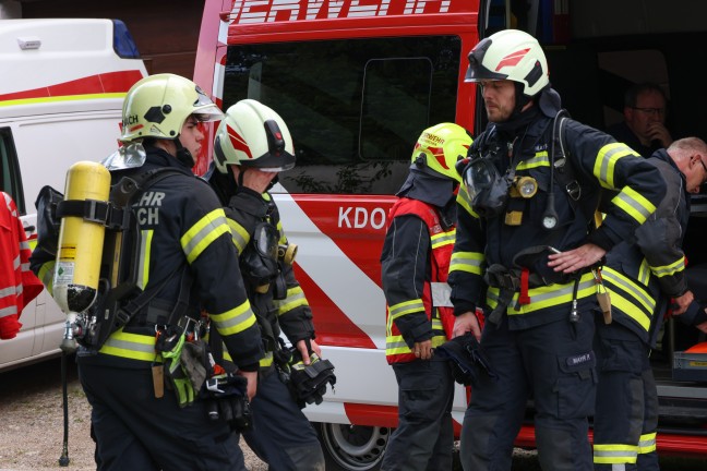 Sieben Feuerwehren bei Dachstuhlbrand an einem Wohnhaus in Waizenkirchen im Einsatz