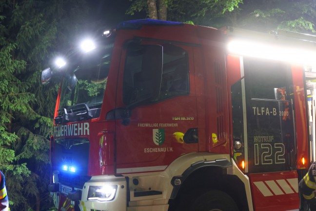 Auto�berschlag:  PKW bei Verkehrsunfall in Eschenau im Hausruckkreis in steiles Waldst�ck abgest�rzt