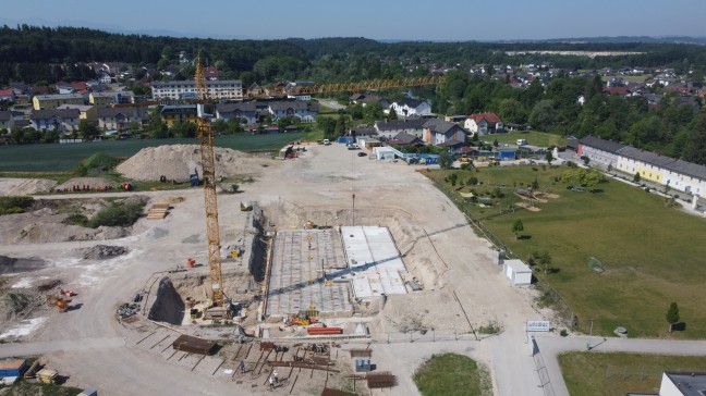 Personenrettung: Arbeiter mit gesundheitlichen Problemen aus Baugrube in Stadl-Paura gerettet