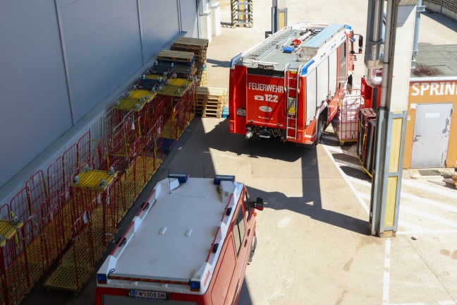 Heikle Situation in Gmunden: Auto drohte im Parkhaus eines Einkaufszentrums in Flammen aufzugehen
