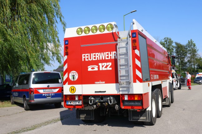 Containerbrand: Gro�aufgebot r�ckte zu Brand bei Chemiebetrieb in Wels-Schafwiesen aus