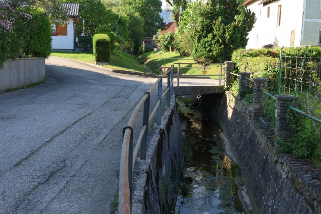 Personenrettung: Unterk�hlte Person in Pettenbach im Bachbett des Fischlhamer Bachs entdeckt