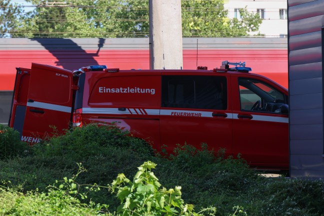 Rettungseinsatz: Person im Bahnhofsbereich in Wels-Innenstadt von Zug erfasst und t�dlich verletzt