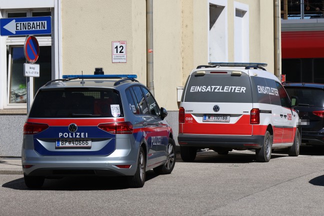 Rettungseinsatz: Person im Bahnhofsbereich in Wels-Innenstadt von Zug erfasst und t�dlich verletzt