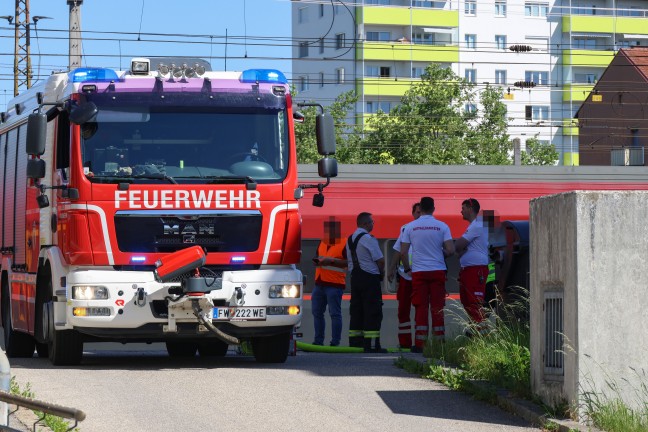 Rettungseinsatz: Person im Bahnhofsbereich in Wels-Innenstadt von Zug erfasst und t�dlich verletzt