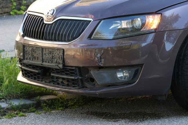 Auto lag nach heftigem Kreuzungscrash in Wels-Innenstadt auf der Fahrerseite