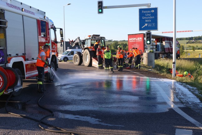 Hopfen und Malz verloren: 180 Bierkisten in Neukirchen bei Lambach aus LKW gest�rzt