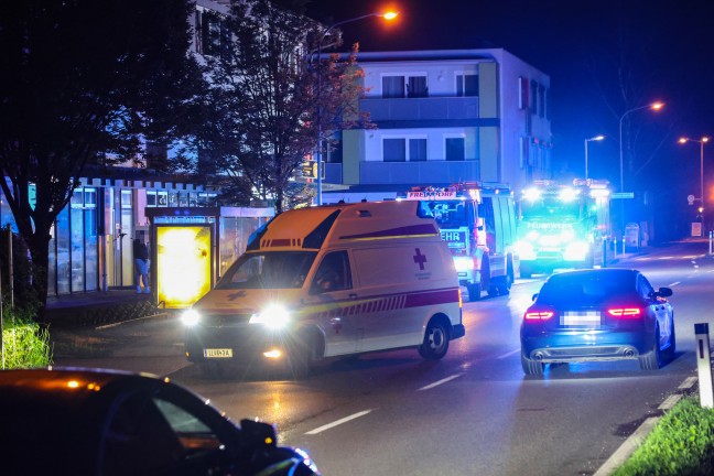 Vier Feuerwehren zu vermeintlichem Brand in einem Wohn- und Gesch�ftsgeb�ude in Ansfelden alarmiert