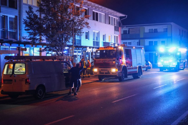 Vier Feuerwehren zu vermeintlichem Brand in einem Wohn- und Gesch�ftsgeb�ude in Ansfelden alarmiert