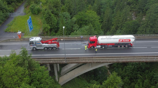 Schwerer Auffahrunfall zwischen zwei LKW-Sattelz�gen auf der Pyhrnautobahn bei St. Pankraz