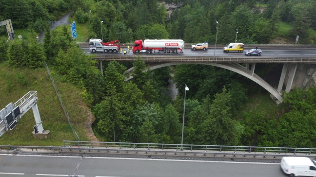 Schwerer Auffahrunfall zwischen zwei LKW-Sattelz�gen auf der Pyhrnautobahn bei St. Pankraz