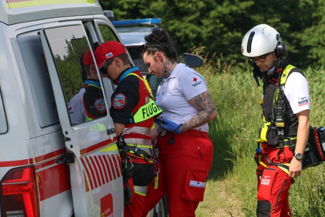 Holzr�ckeanh�nger umgest�rzt: Einsatzkr�fte befreiten nach Unfall in Kremsm�nster eingeklemmten Mann