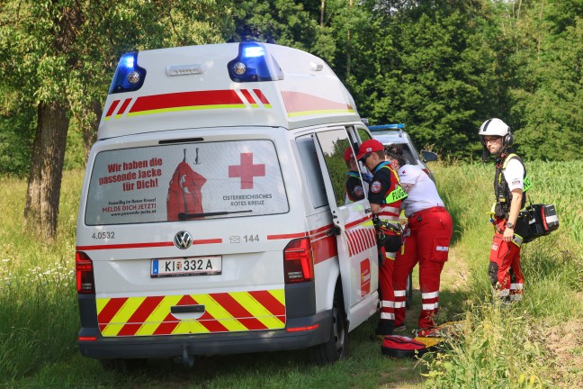 Holzr�ckeanh�nger umgest�rzt: Einsatzkr�fte befreiten nach Unfall in Kremsm�nster eingeklemmten Mann