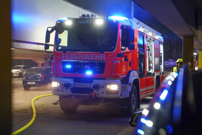 Drei Feuerwehren bei Kellerbrand in einer Wohnanlage in Leonding im Einsatz