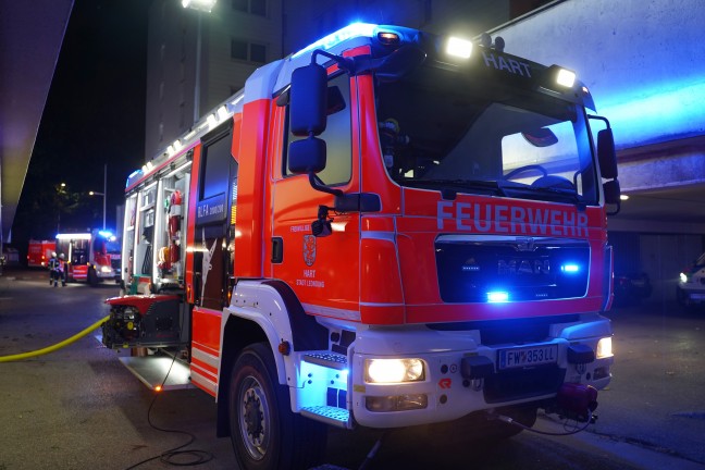 Drei Feuerwehren bei Kellerbrand in einer Wohnanlage in Leonding im Einsatz