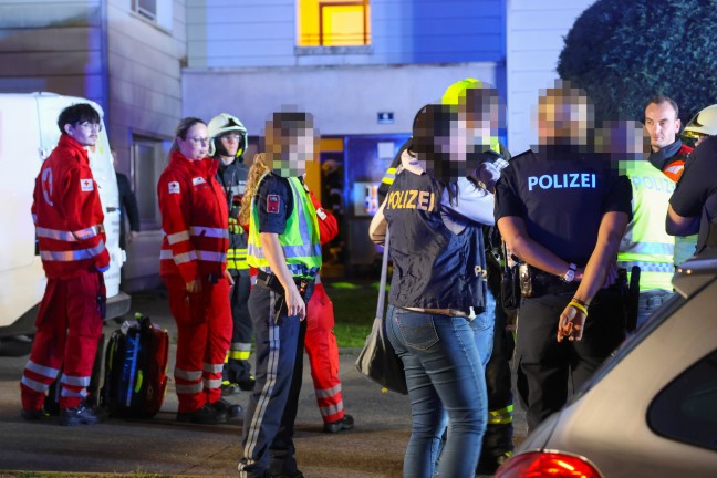 Drei Feuerwehren bei Kellerbrand in einer Wohnanlage in Leonding im Einsatz