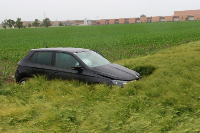Schwere Kreuzungskollision zwischen zwei Autos in Sattledt